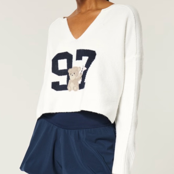 NWT - Cropped Sweater with Bear - Picture 1 of 5